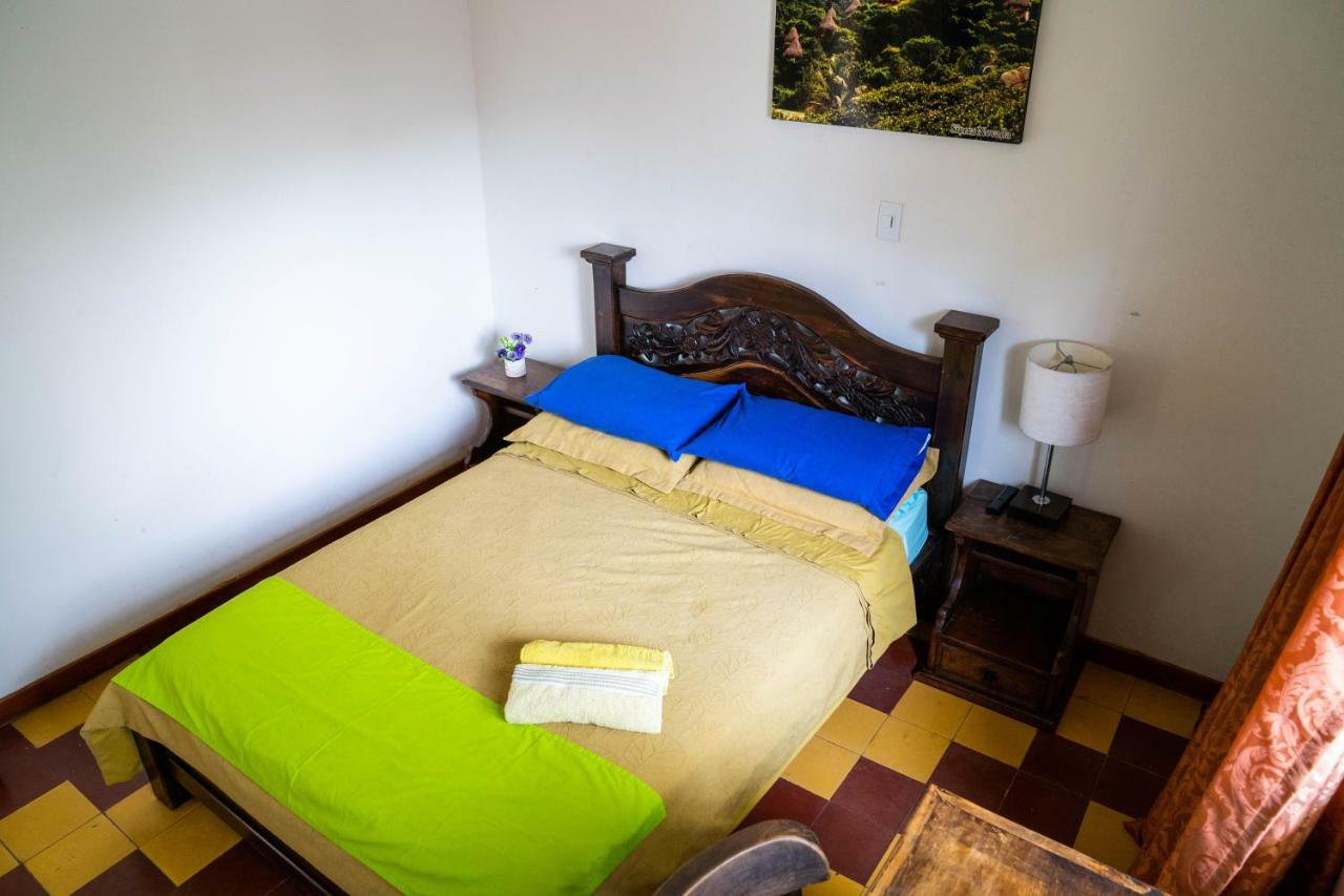 Los Andes Hostel Medellín Exteriör bild